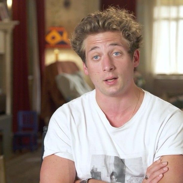 Jeremy Allen White Social Media Presence