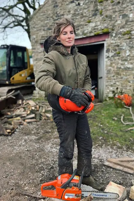 Bio of the Writer Amanda Owen: Childhood Life and Path to Shepherdess.