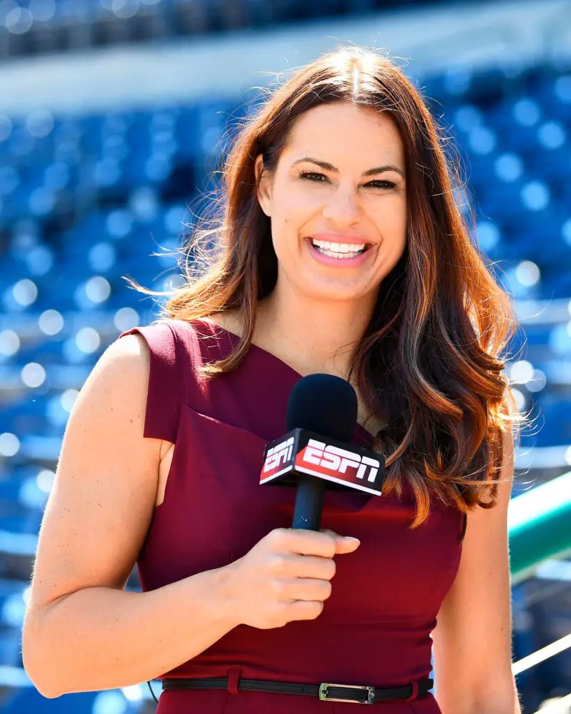 Jessica Mendoza's Social Media Presence 