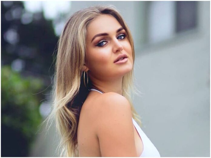 Emma-krokdal-Posing